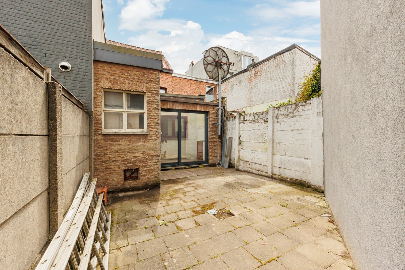 Te renoveren woning met 3 slpk en stadstuin te Hoboken! 