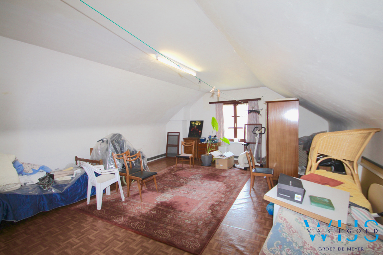 Prachtige instapklare en ruime woning op 1547m²  te OOSTEEKLO 