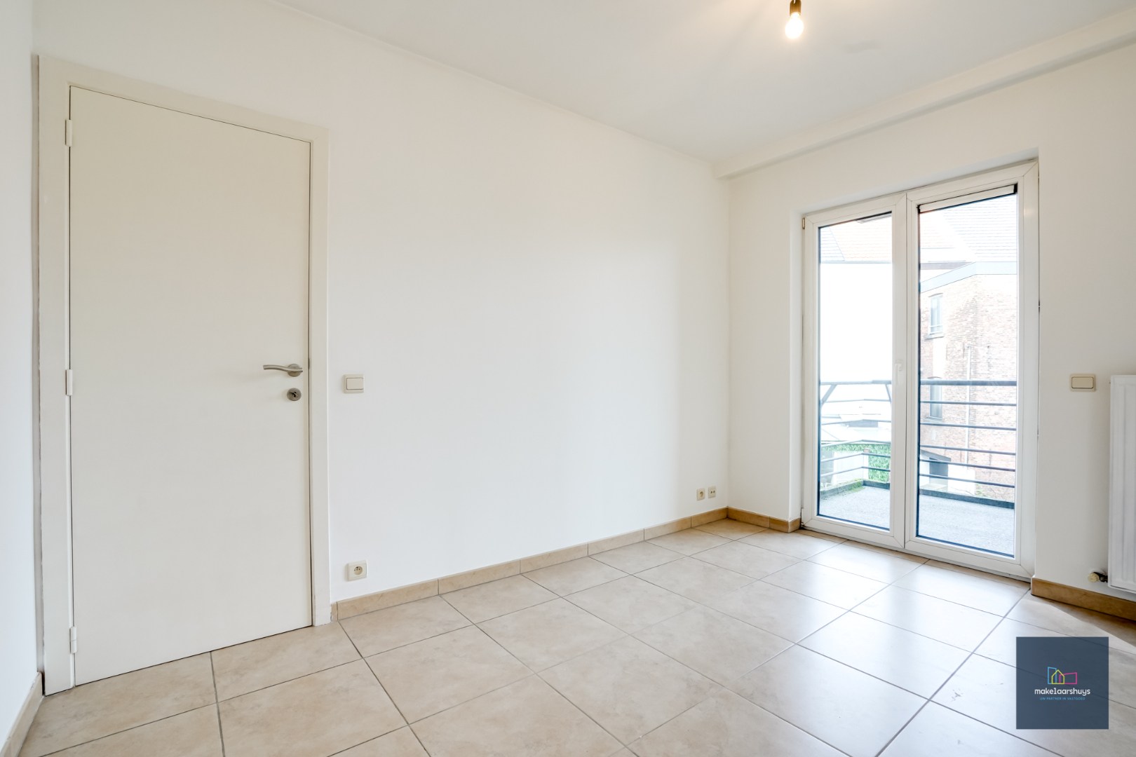 Goedgelegen 2slpk-appartement met terras en staanplaats 