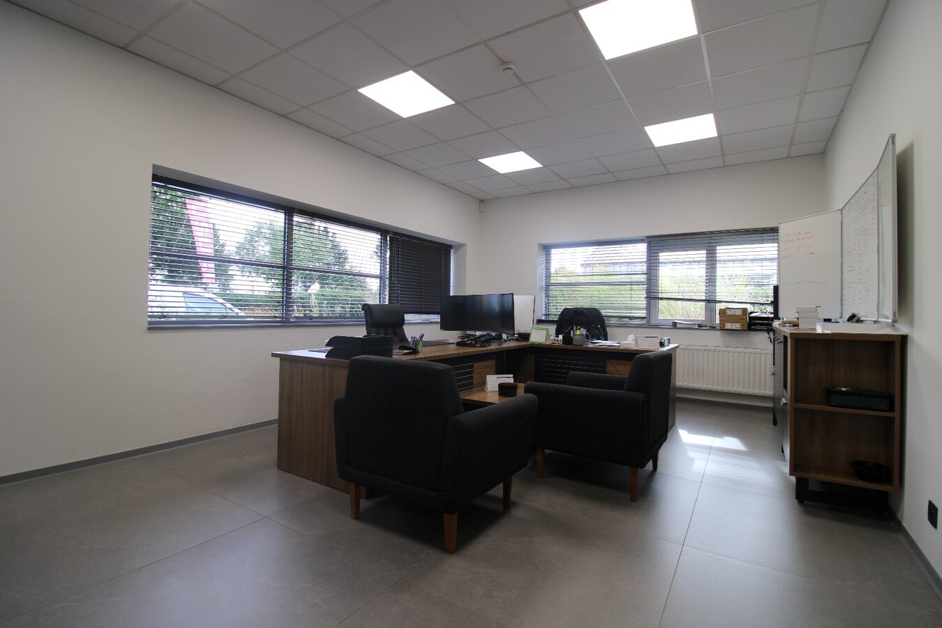 Goed gelegen bedrijfshal met kantoren 