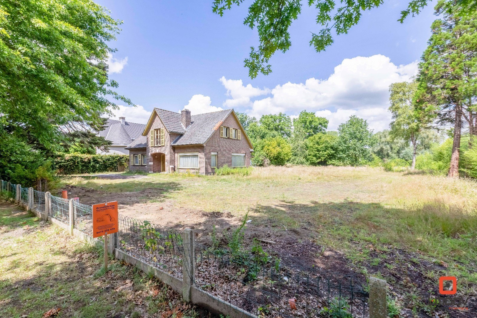 Te renoveren villa op toplocatie in Laarne 