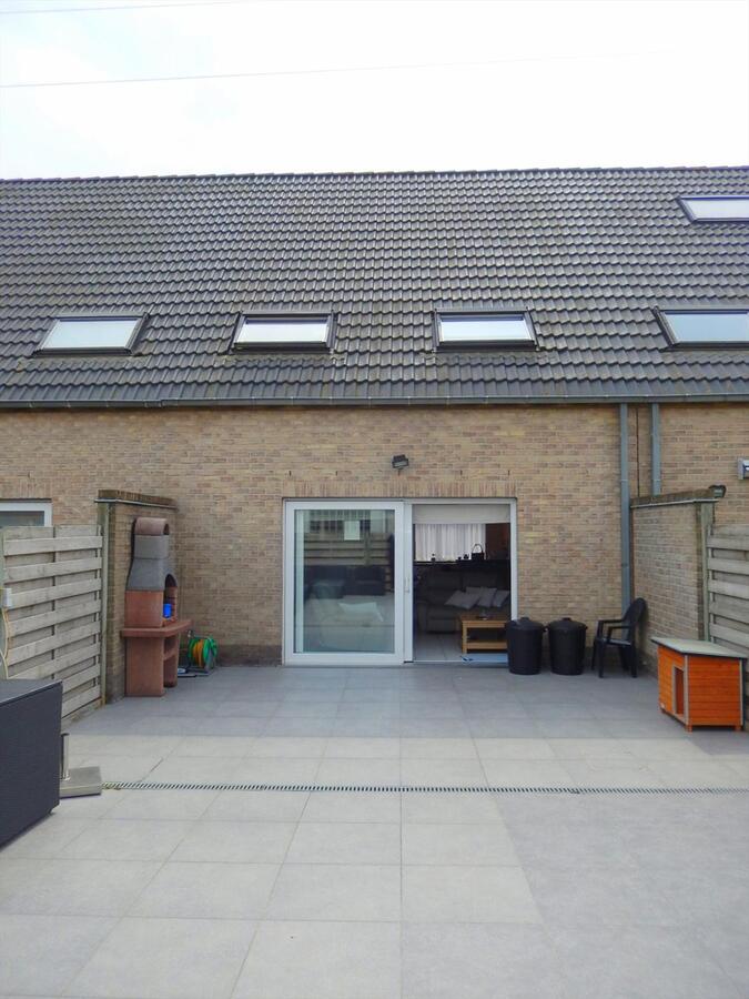 Recente rijwoning met garagebox te huur te Zandvoorde 