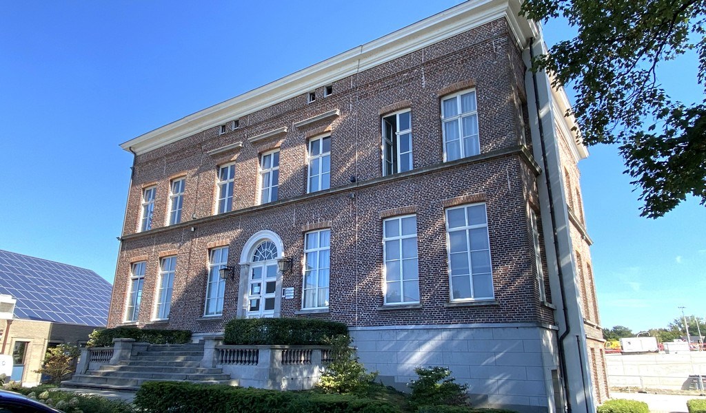 Kantoren met zicht op water in gerenoveerde kantoorvilla te huur in Gent