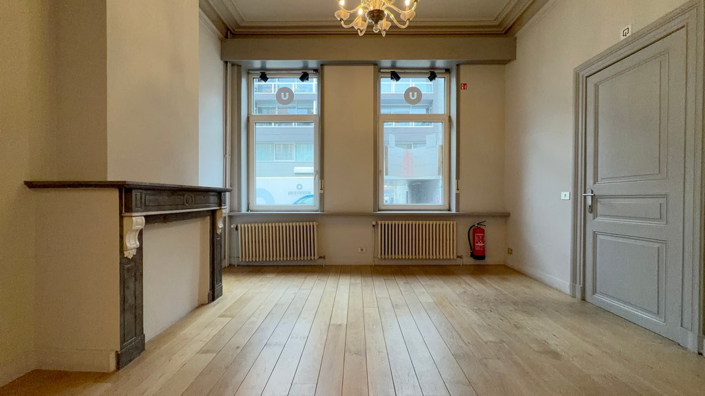 Kantoorgelijkvloers te huur op wandelafstand van Sint-Pietersstation in Gent