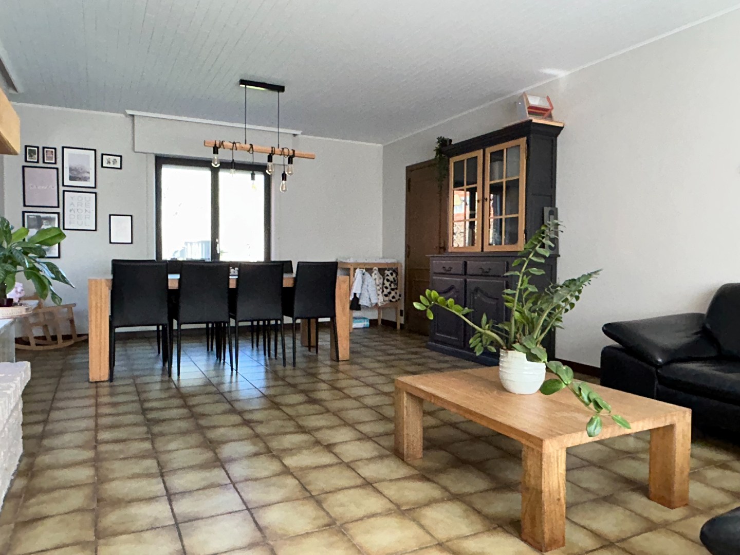 Instapklare woning met 3 slaapkamers, garage en tuin op 496m² 