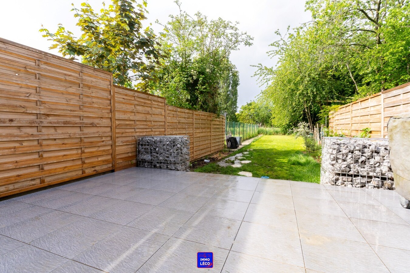 Maison "Bel-Etage" entièrement rénovée avec garage et grand jardin. COUP DE COEUR ! 