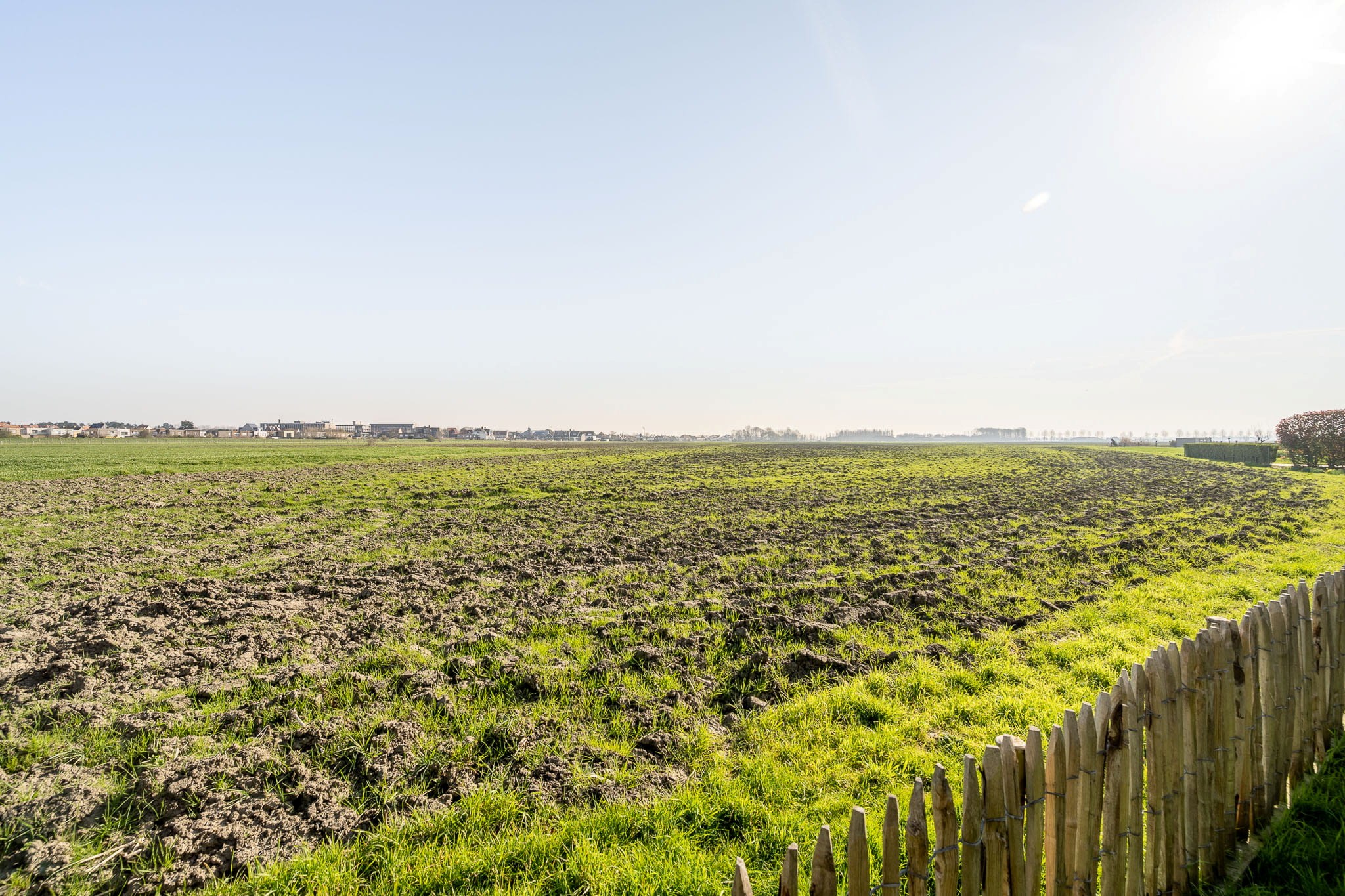 Maison récemment rénovée à vendre avec une vue magnifique sur les polders. 