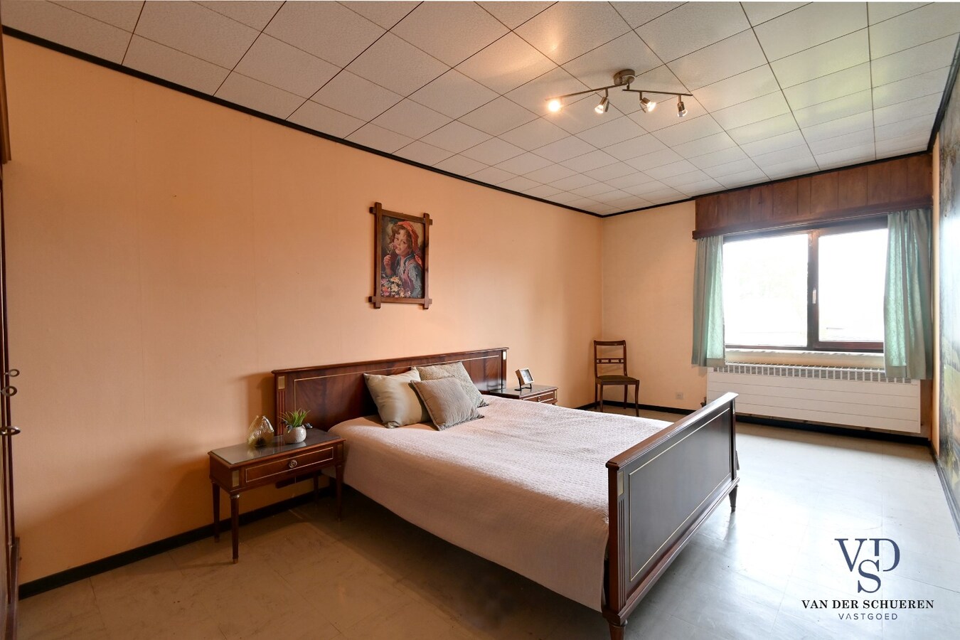 Bijzonder ruime, praktisch ingedeelde gezinswoning 