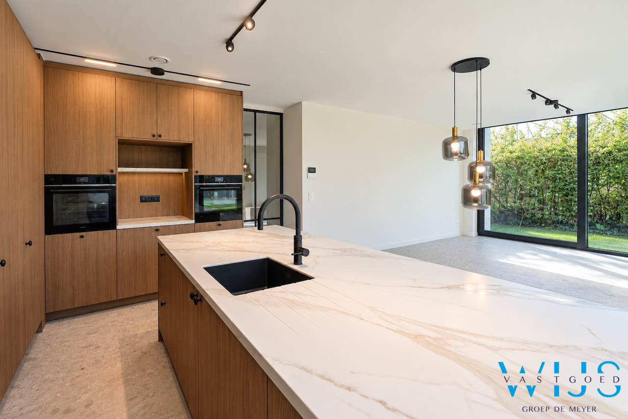 High-end gelijkvloers appartement met tuin te Lembeke ! 