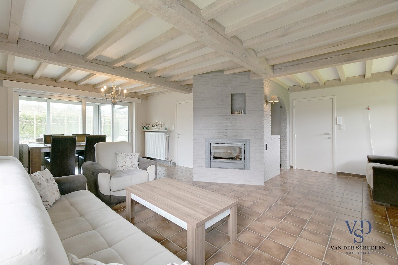 Tijdloze villa in residentiële wijk te Nazareth. 