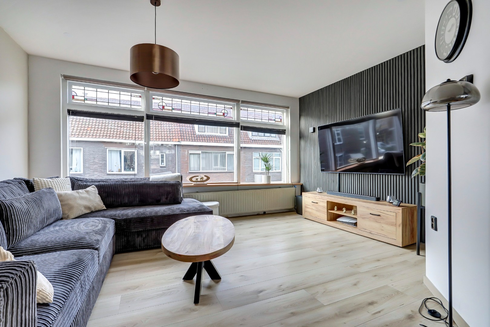 Ruime dubbele bovenwoning met drie slaapkamers, berging en de mogelijkheid tot het realiseren van een extra vierde slaapkamer. 