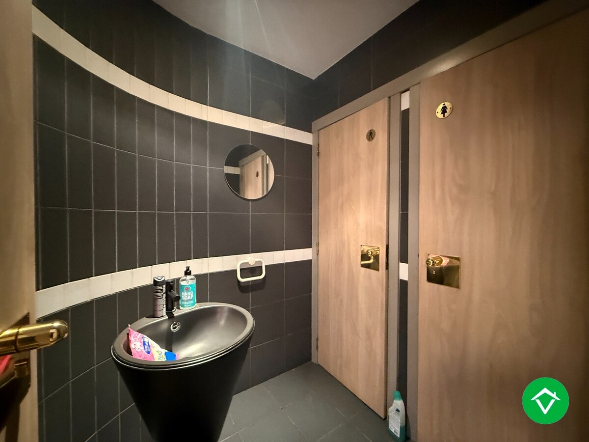 Commercieel gelegen handelspand te Roeselare 