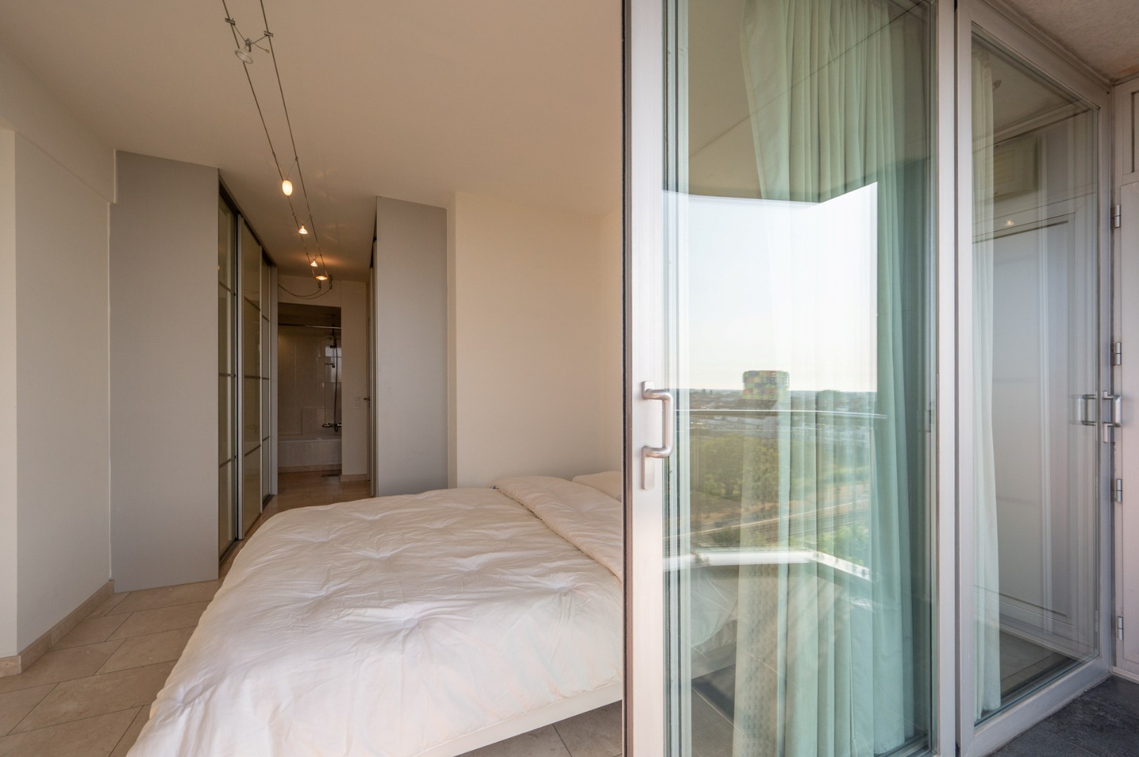 Ruim appartement met FRONTAAL ZEEZICHT 