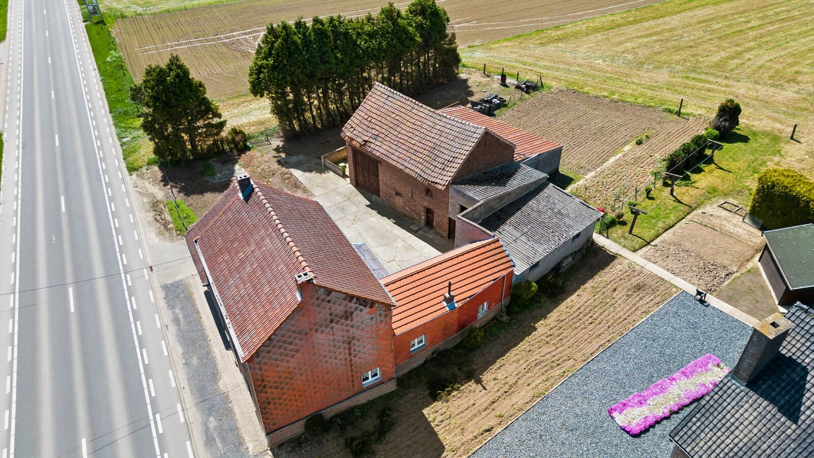 Renovatiewoning op perceel van 6854 m² 