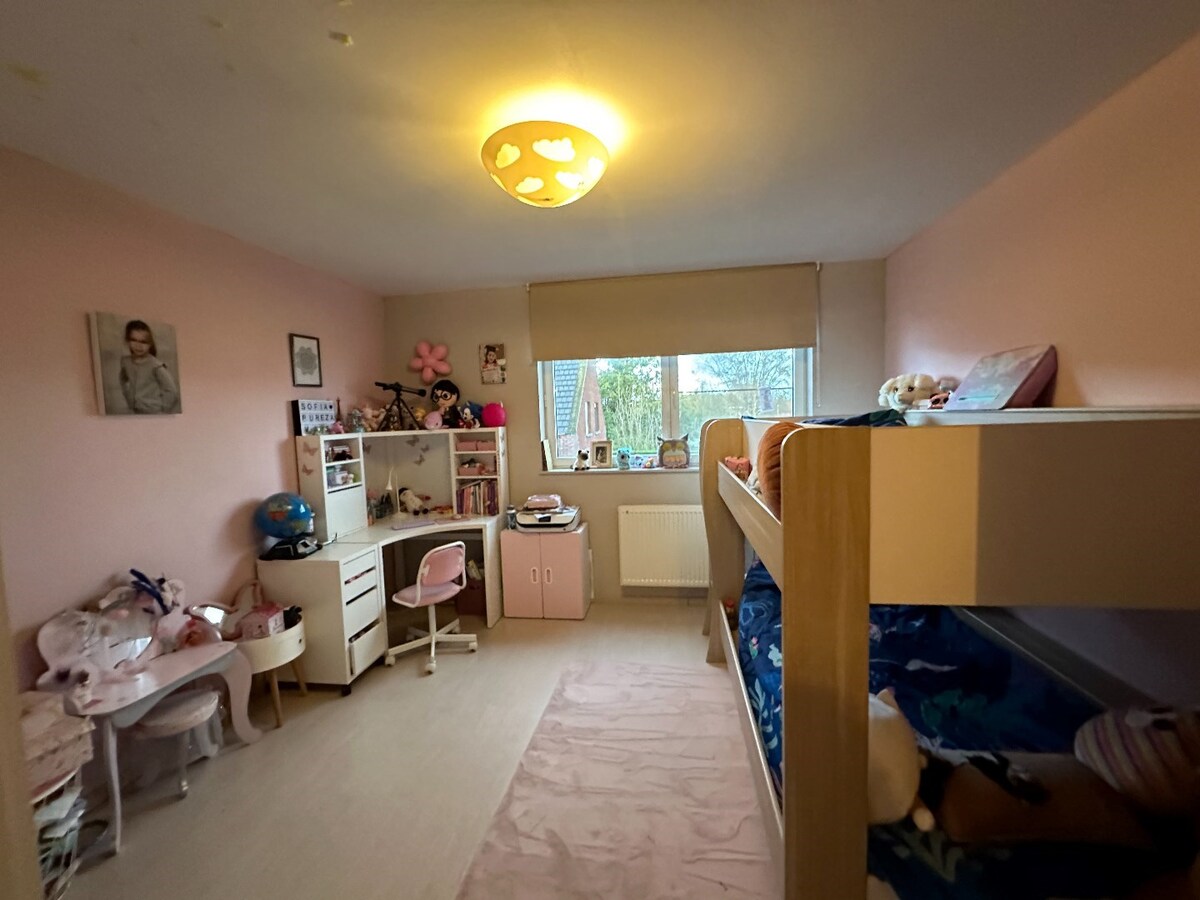 Ruime halfopen woning op het einde van doodlopende straat 