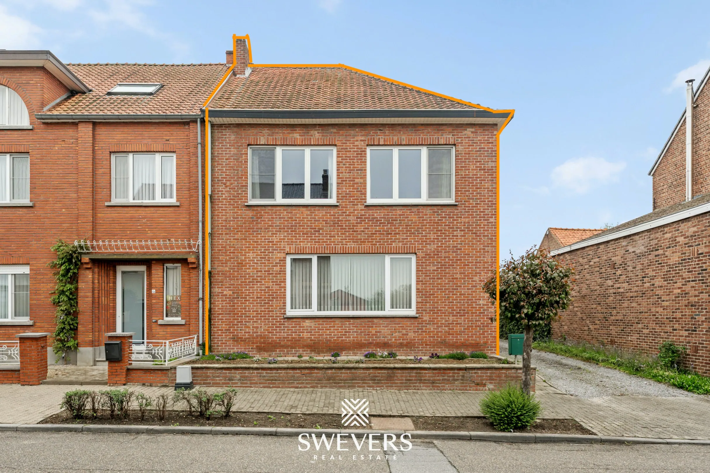 Statige woning met veel potentieel te Hoepertingen