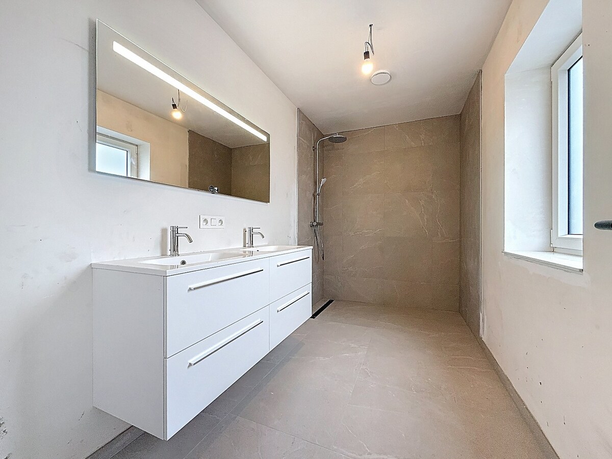 Tiptop afgewerkte nieuwbouw BEN-woning te St-L-Houtem, 6% BTW mogelijk 