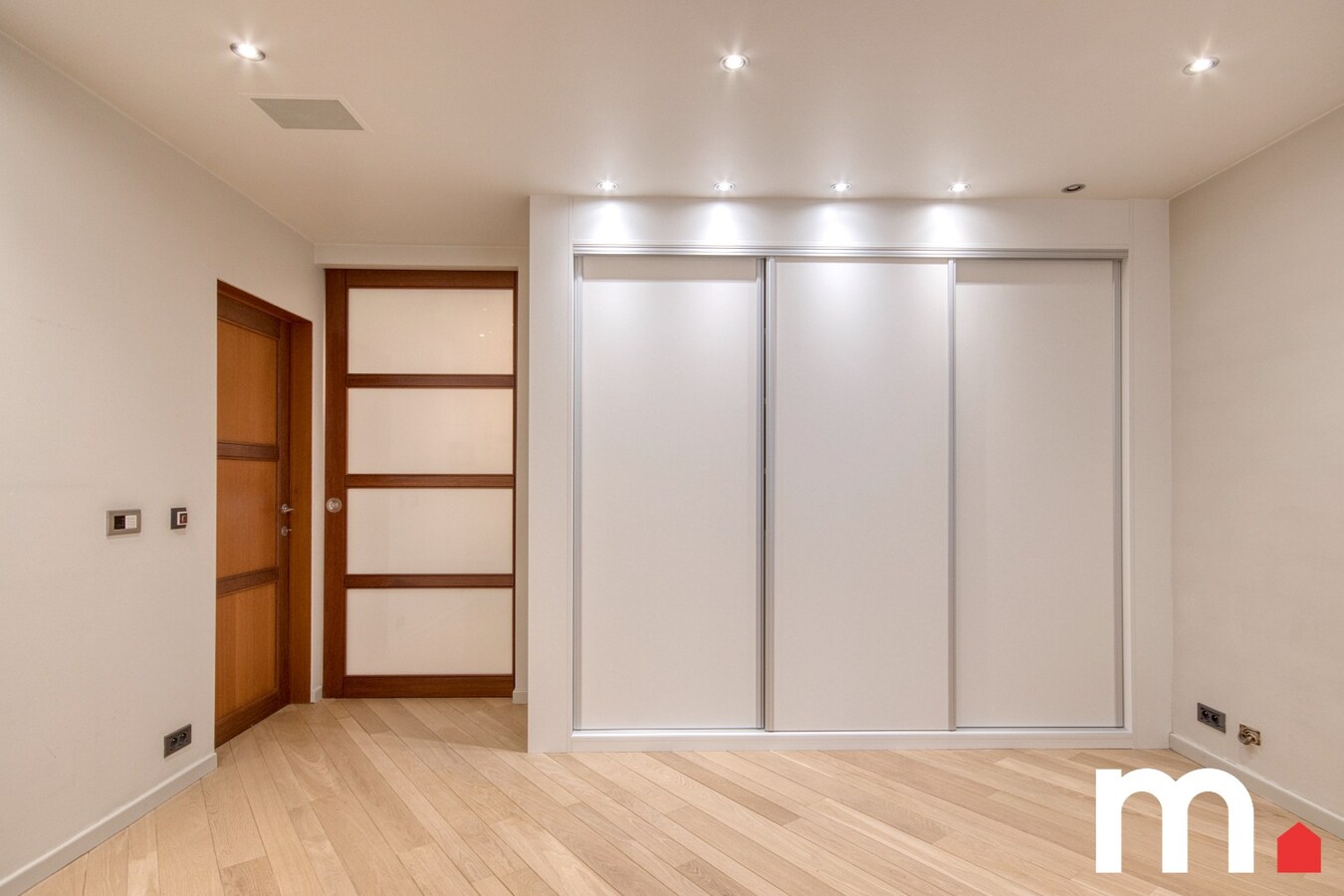 Villa met binnenzwembad, sauna en praktijkruimte (160m2) te Kuurne ! 