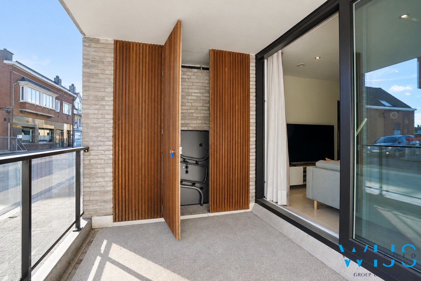 Recent verzorgd gelijkvloers appartement met garage en staanplaats ! 
