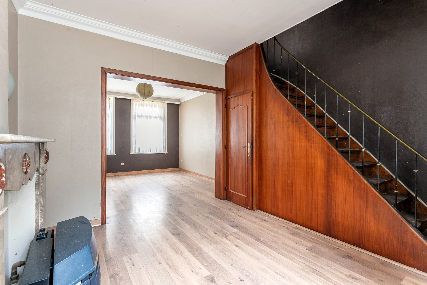 Handelshuis én appartement centrum Halle 