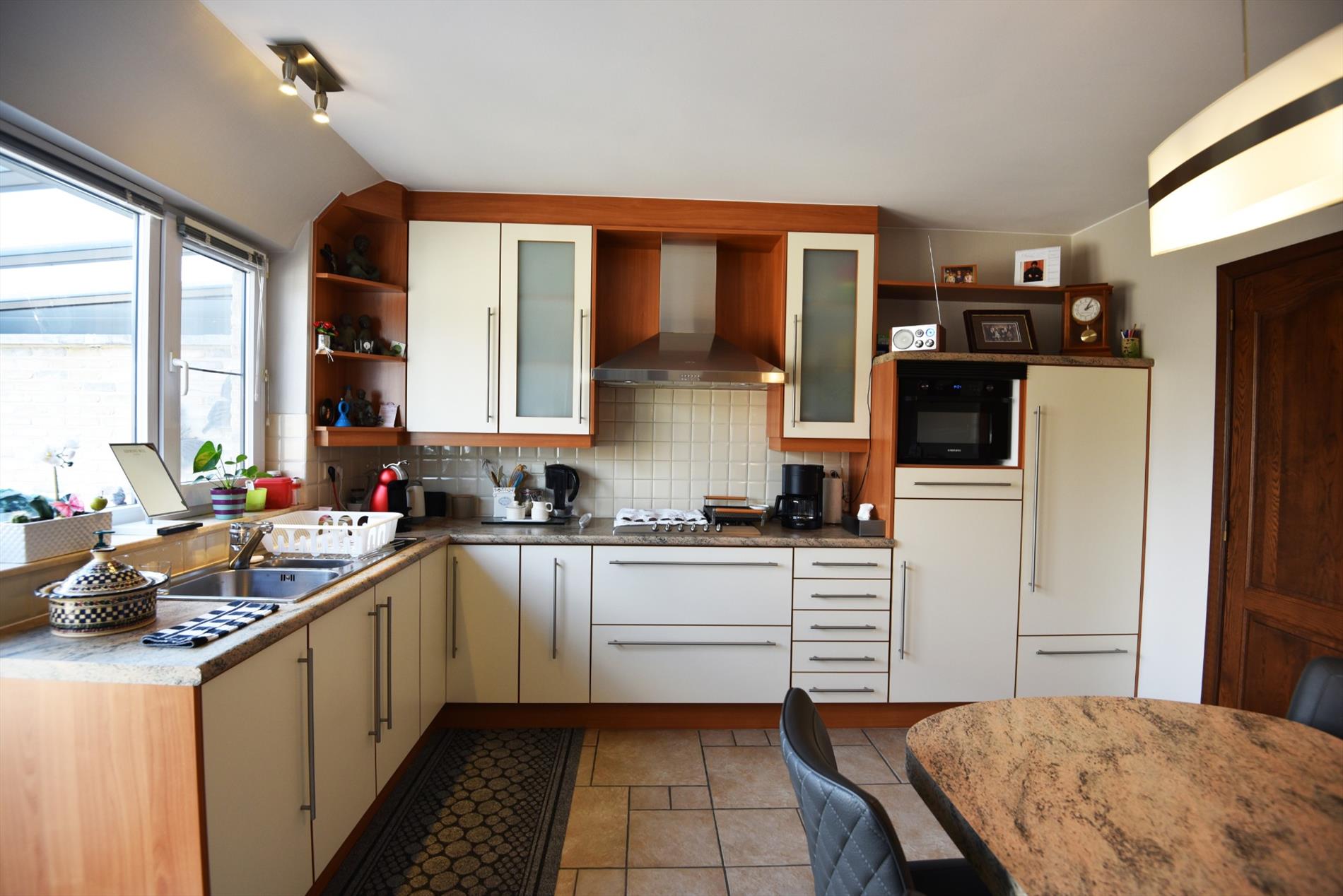 Recente gezinswoning met 3 slaapkamers, rustig gelegen te Adegem. 