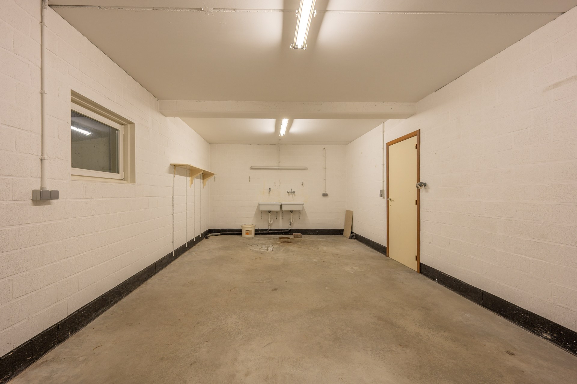 Ontdek deze karaktervolle villa, rustig gelegen in het gegeerde Duinbergen, op wandelafstand van het strand (incl. zeer ruime dubbele inpandige garage) 