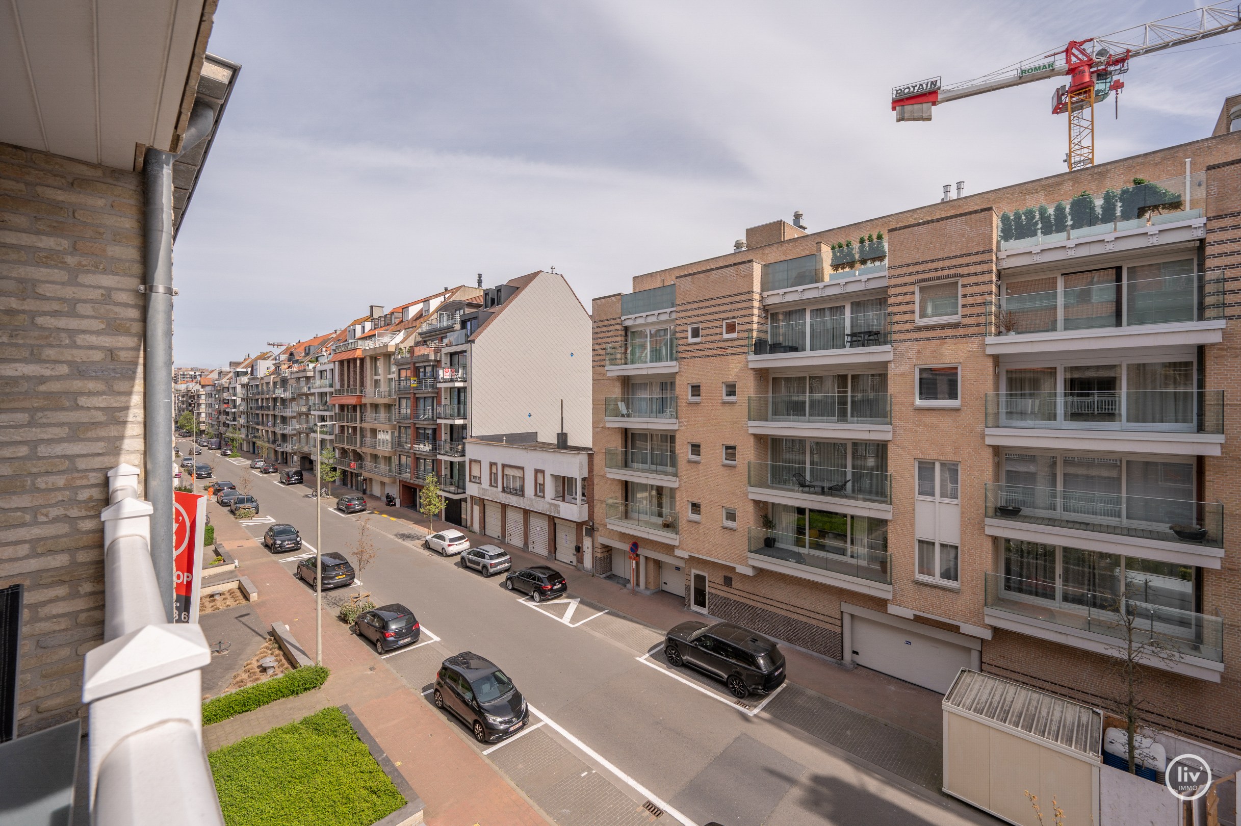 Appartement spacieux et récent (2015) avec une agréable terrasse dans un emplacement agréable sur l'avenue Léopold à Knokke. 
