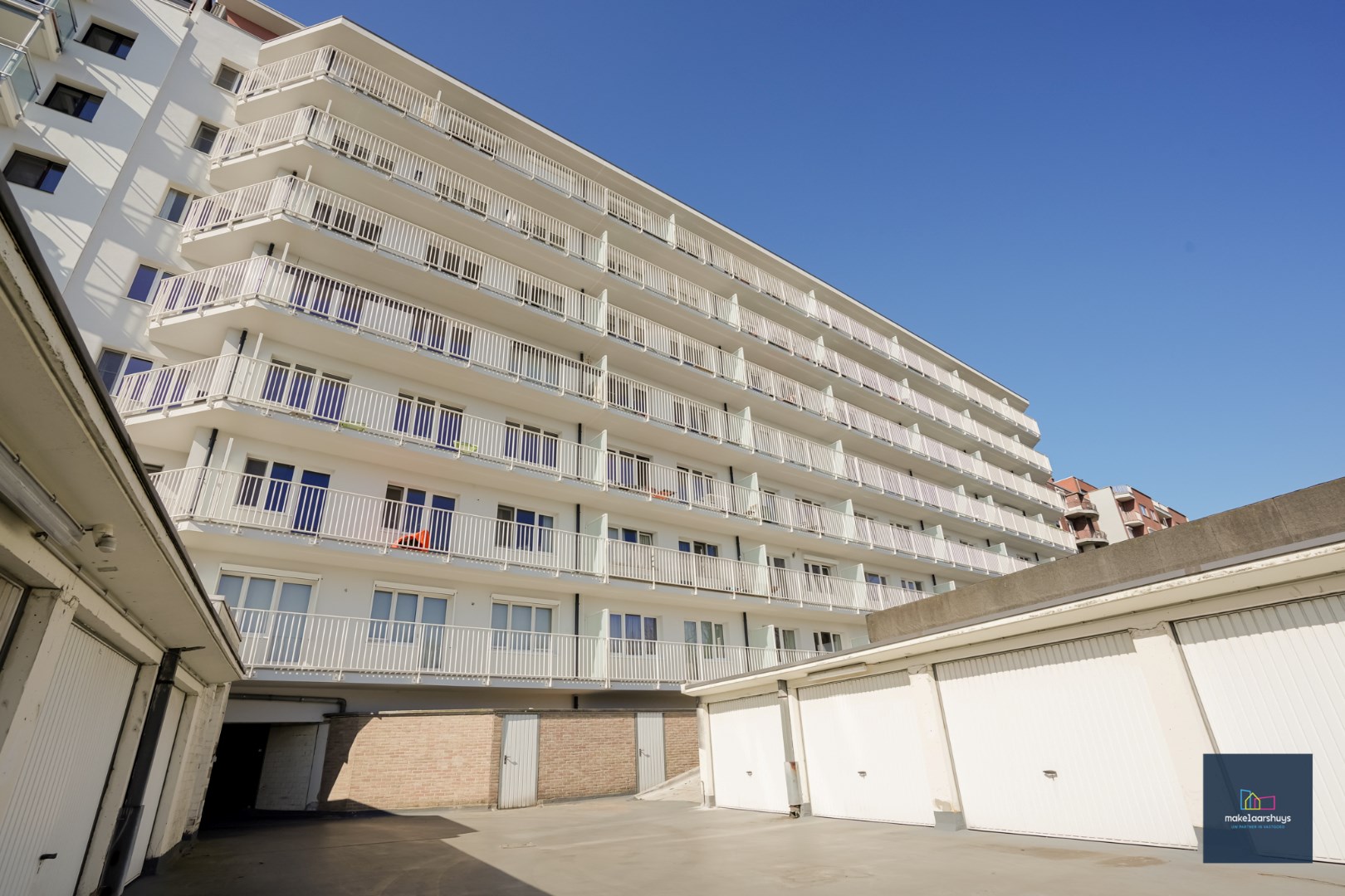 Stijlvol 1 slaapkamer appartement met 2 terrassen, kelder en garagebox 