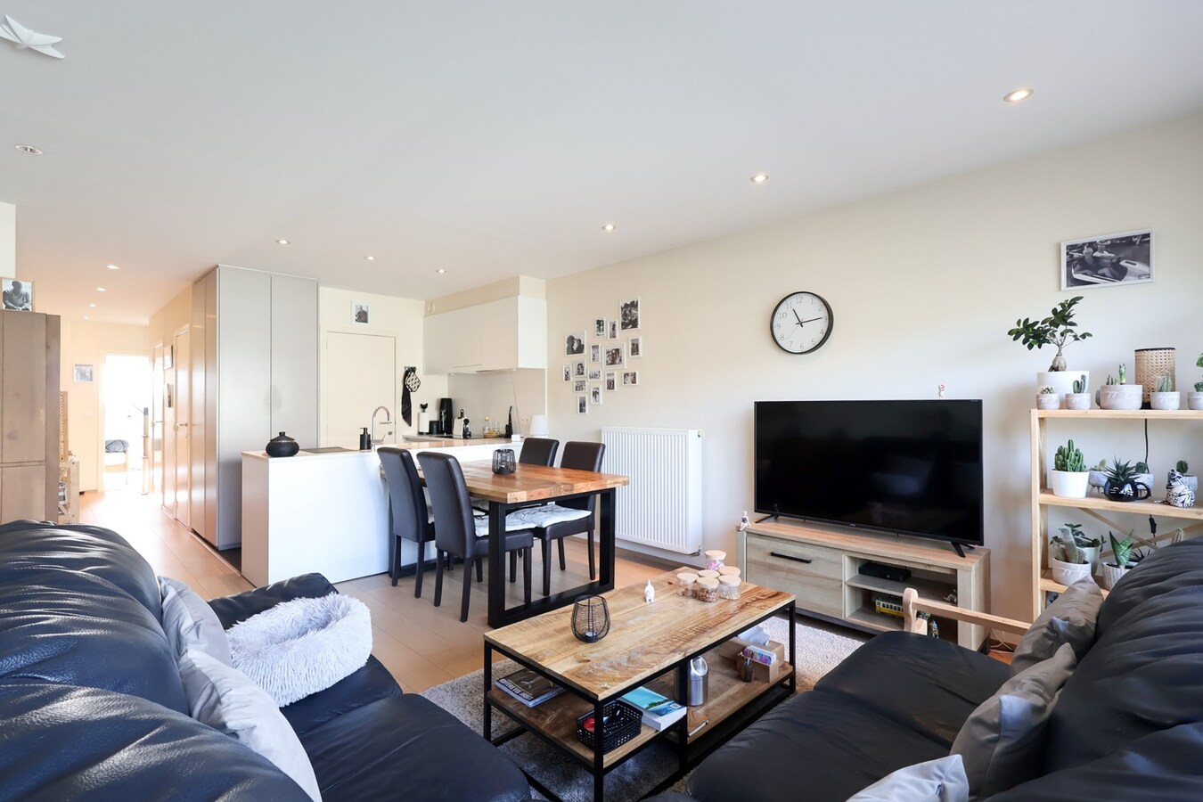 Modern appartement met 2 slaapkamers en parking te Oostduinkerke 