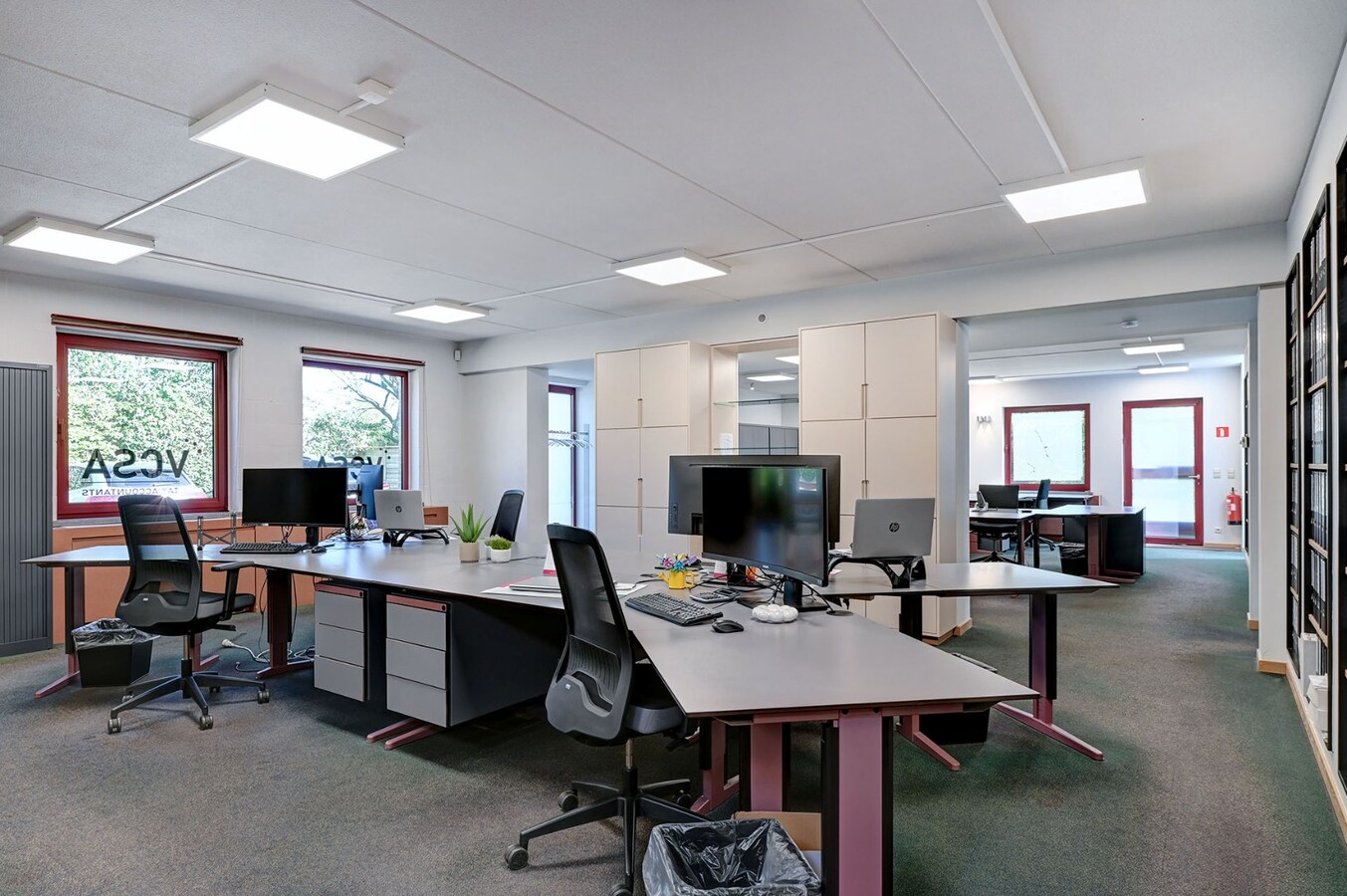 Uitzonderlijk kantoorgebouw met woonst 