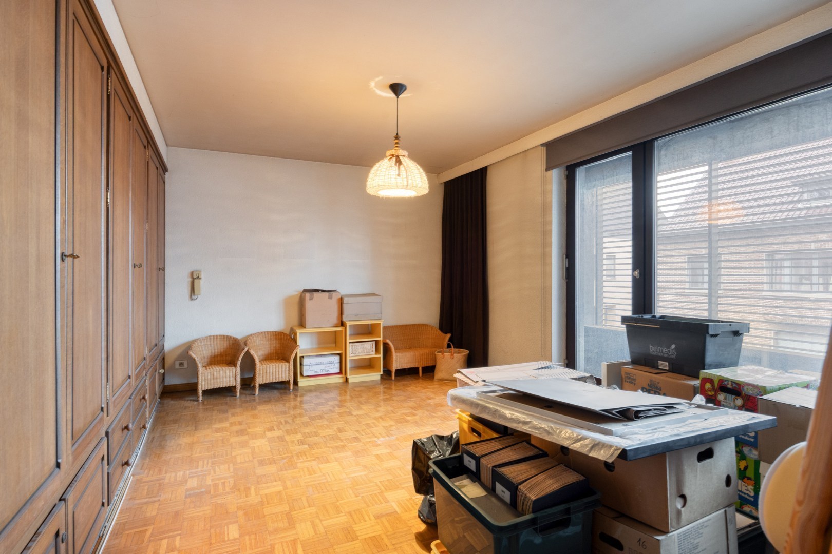 Handelswoning met 3 slpk. en privéparking in het centrum van Balen 