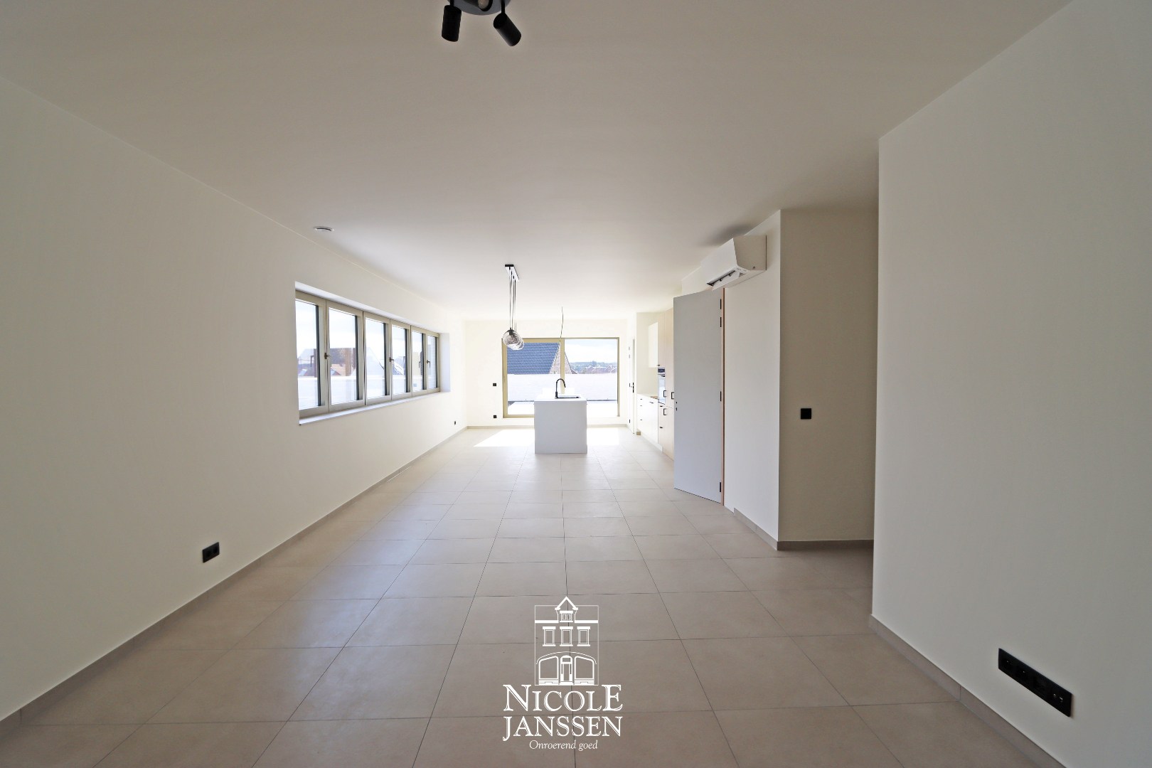 Penthouse met twee autostandplaatsen 