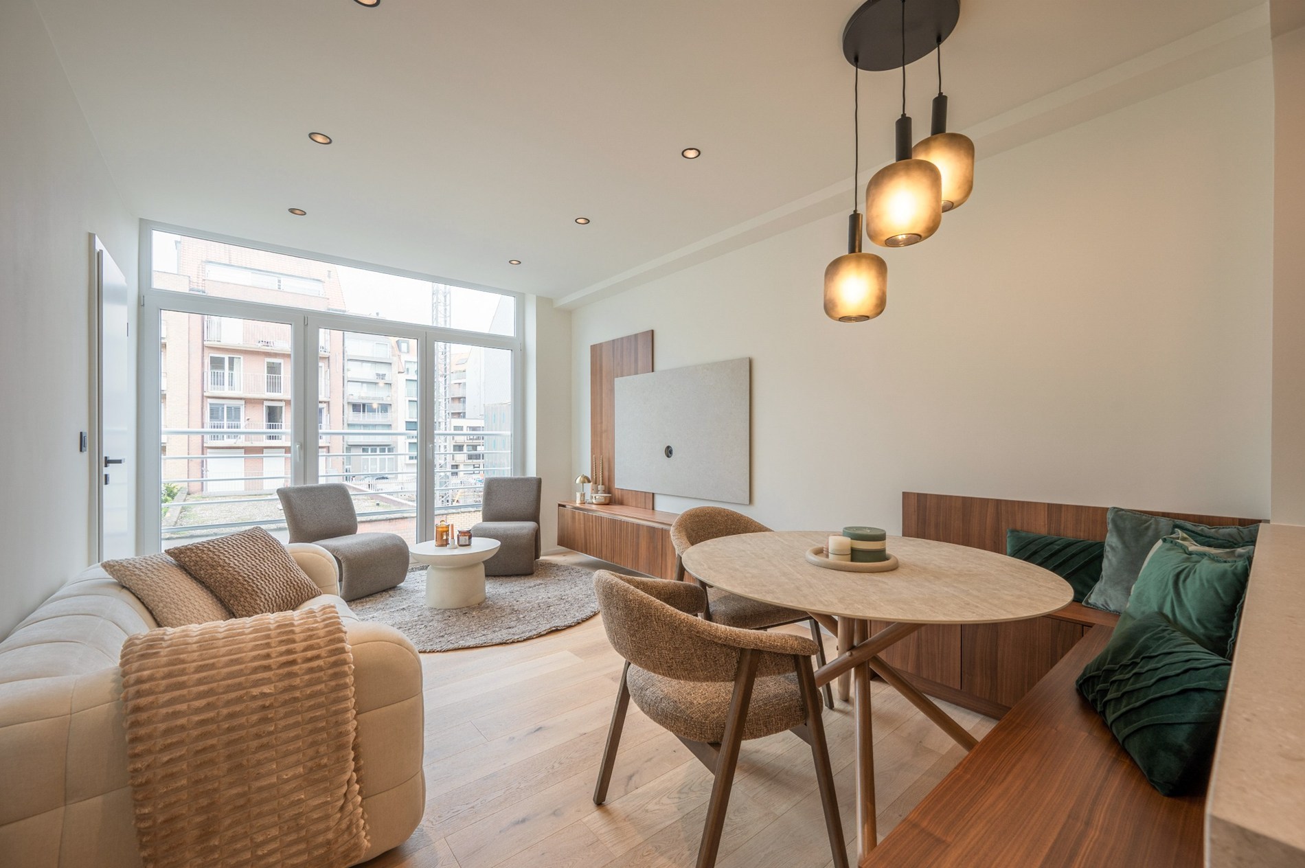 Volledig gerenoveerd 2-kamer appartement  op wandelafstand van de Zeedijk-Albertstrand. 