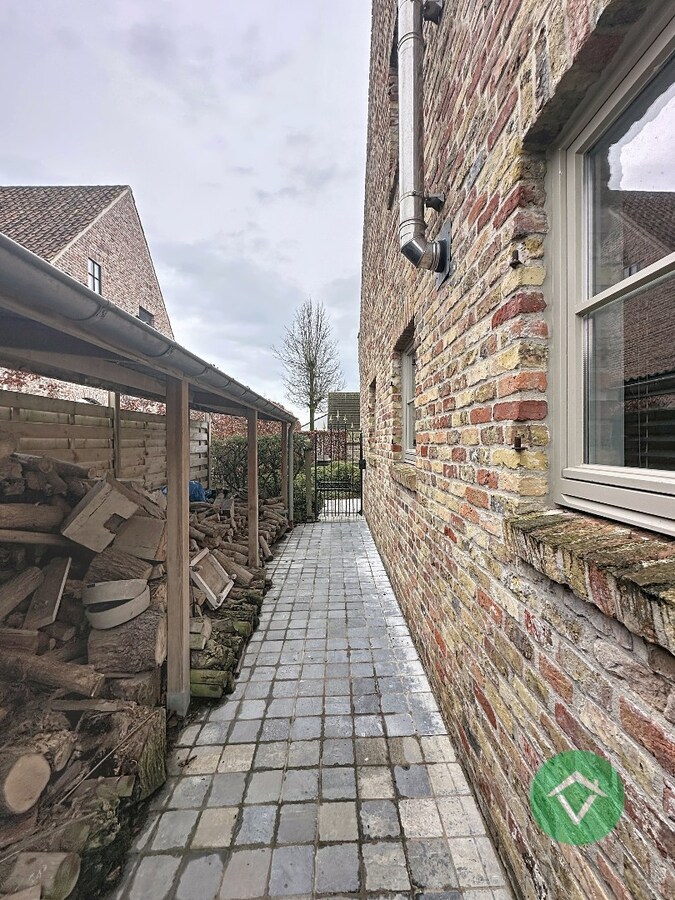 Exclusieve alleenstaande villa met zonnige tuin in een gegeerde woonomgeving te Koekelare 
