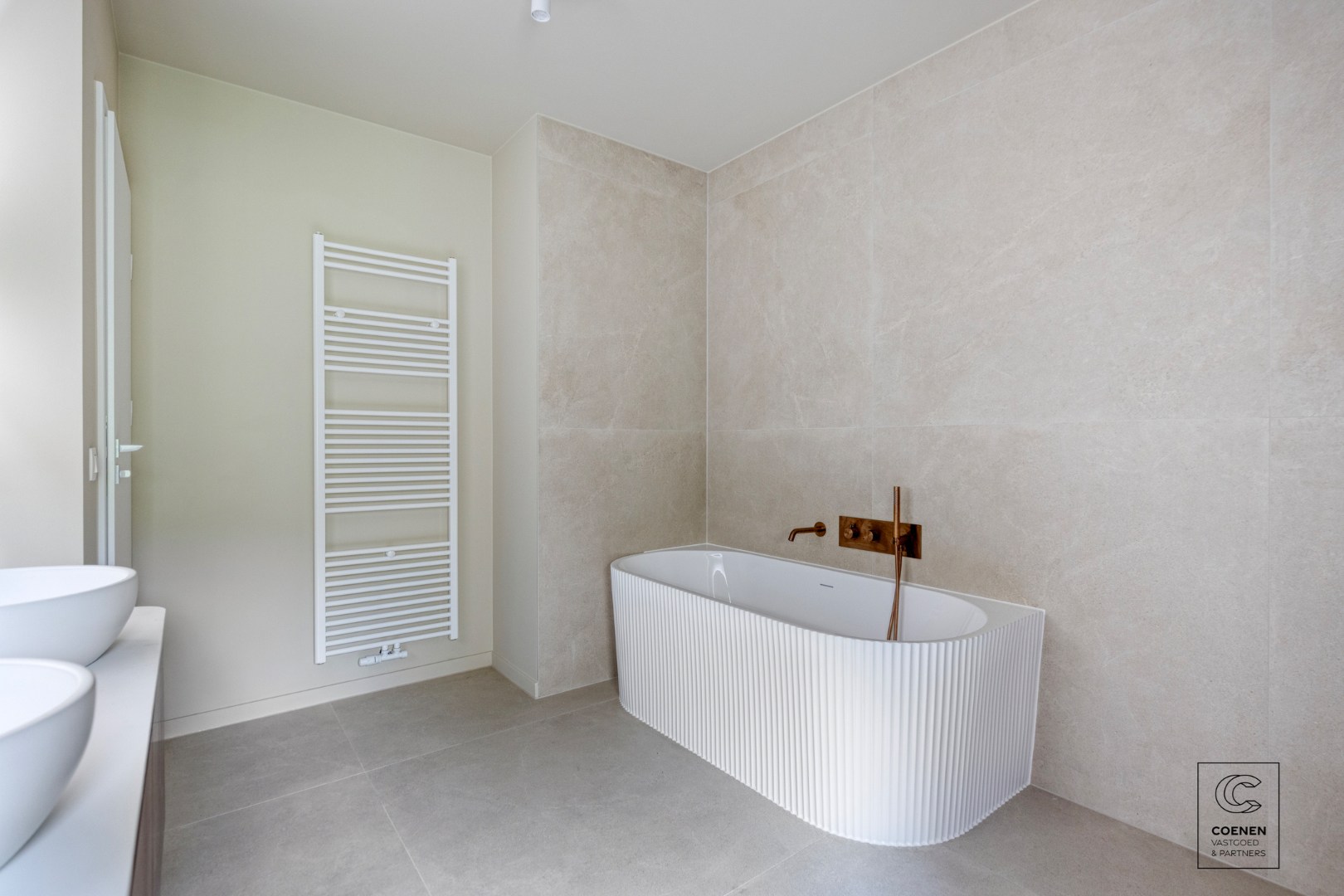 Prachtig gerenoveerde woning met 4 slpk, 2 badkamer en riante tuin op een toplocatie te Rijmenam! 