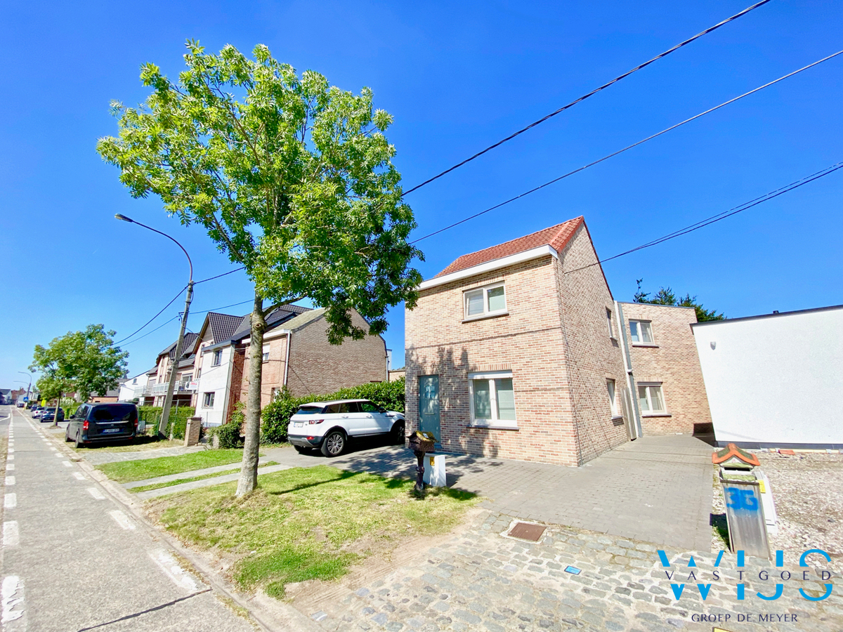 Tof woonhuis op een ideale locatie in OOSTEEKLO ! 