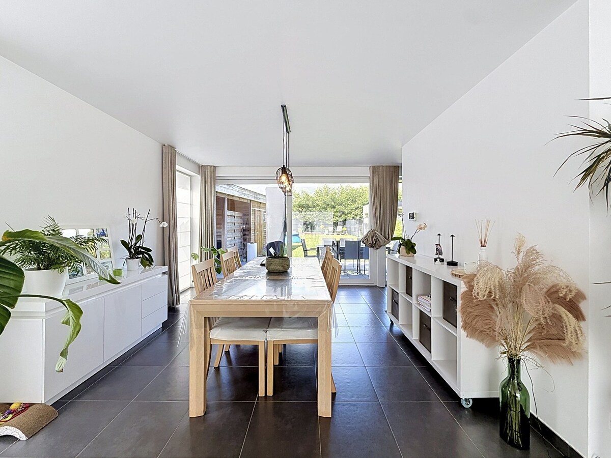 Recente woning met ruime tuin op wandelafstand van het centrum! 
