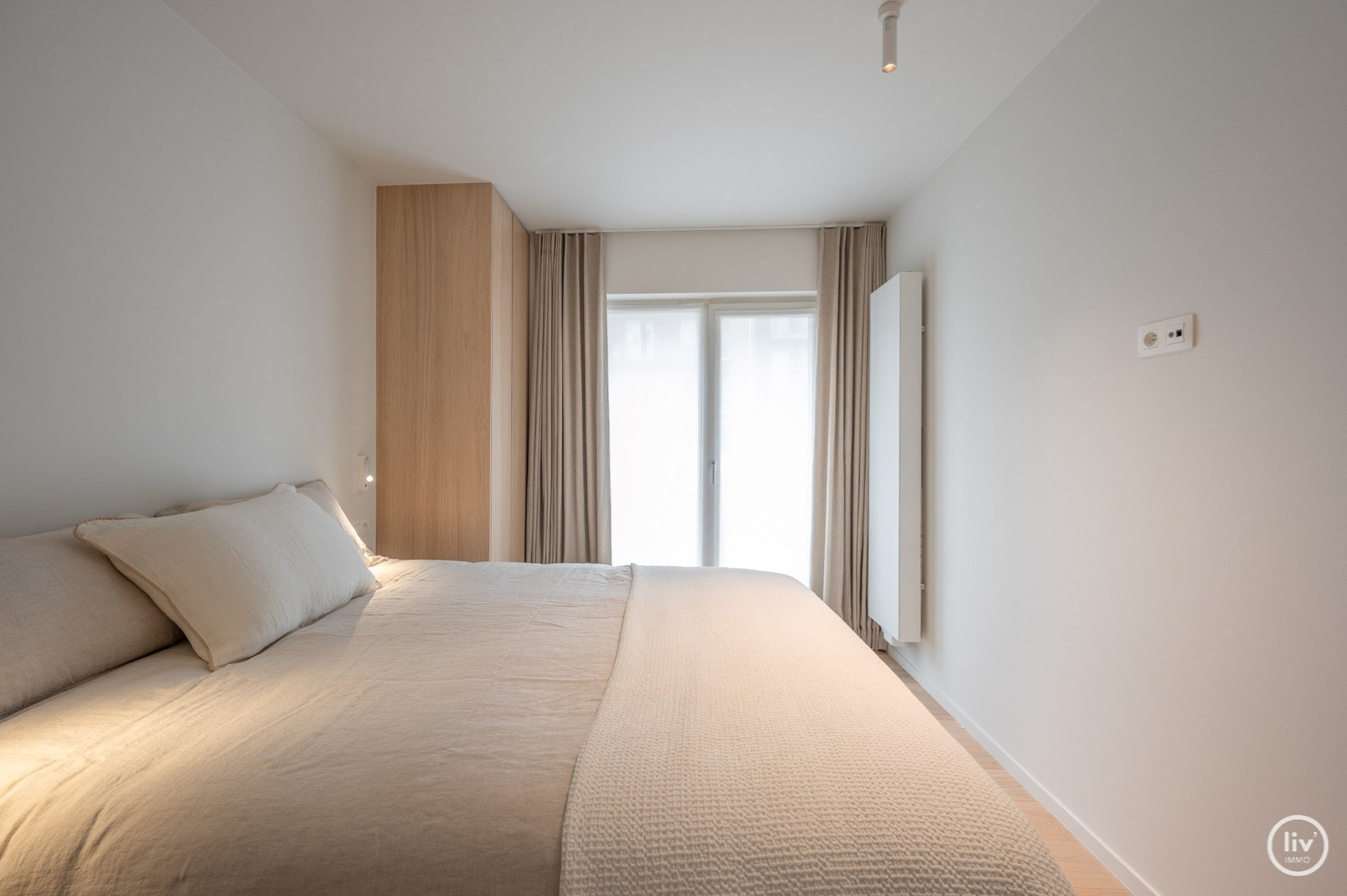 Appartement lumineux et rénové de 3 chambres avec vue dégagée. Possibilité d'acheter une place de parking intérieure. 