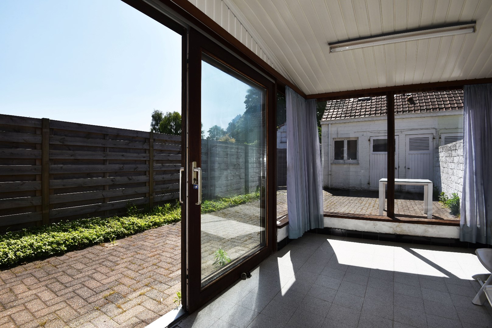 Halfopen bebouwing in hartje Adegem 