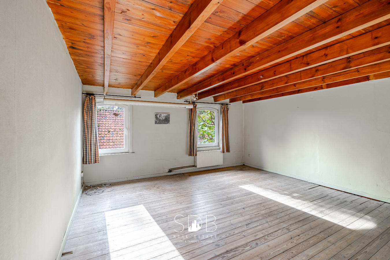 Authentieke hoeve met achterliggend groen op 5.192m² 