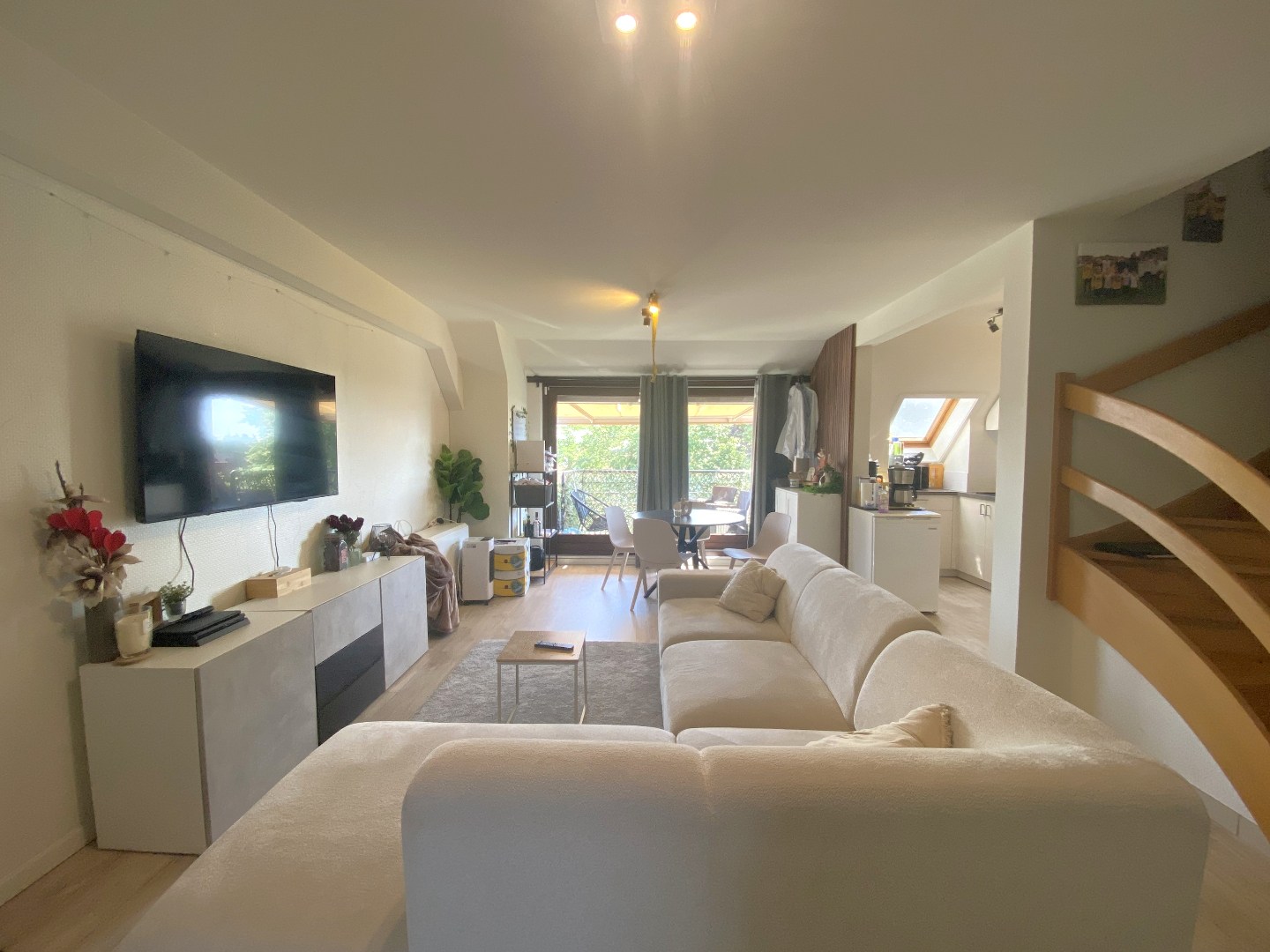 Centraal gelegen instapklaar duplex appartement met garage en terras! 