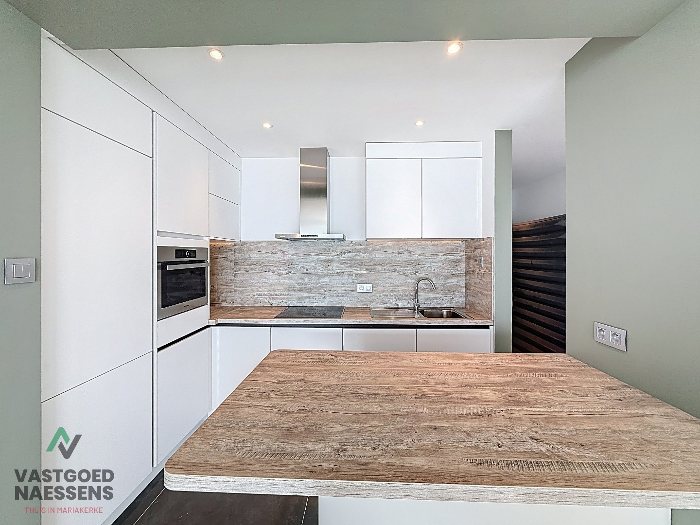 STUDIO RÉNOVÉ AVEC VUE SUR LA MER 