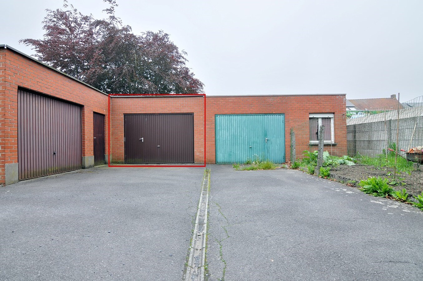 NIEUWE PRIJS Kloeke halfopen woning met 4 slaapkamers, tuin en garage 