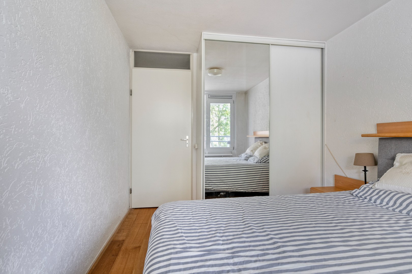 Op centrale locatie in de wijk Prinsenland gelegen 3 kamer hoek-appartement met ruim terras. 