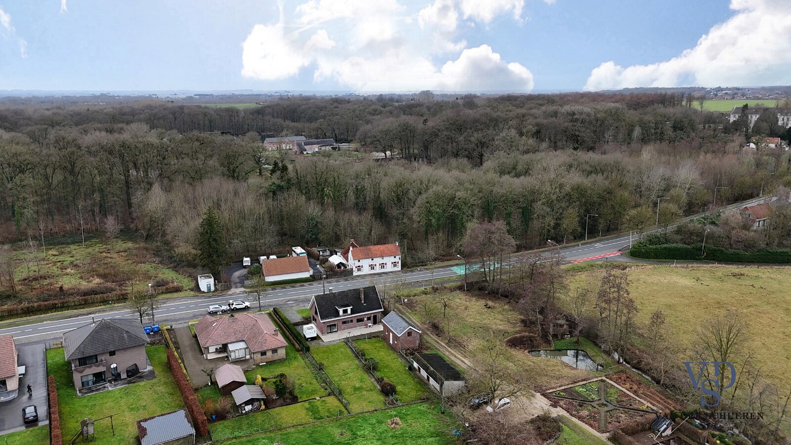 Degelijke eigendom met mogelijkheden 