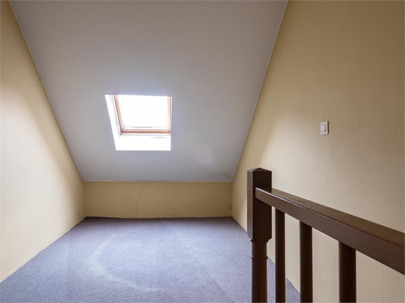 Op te frissen woning met 6 slaapkamers 