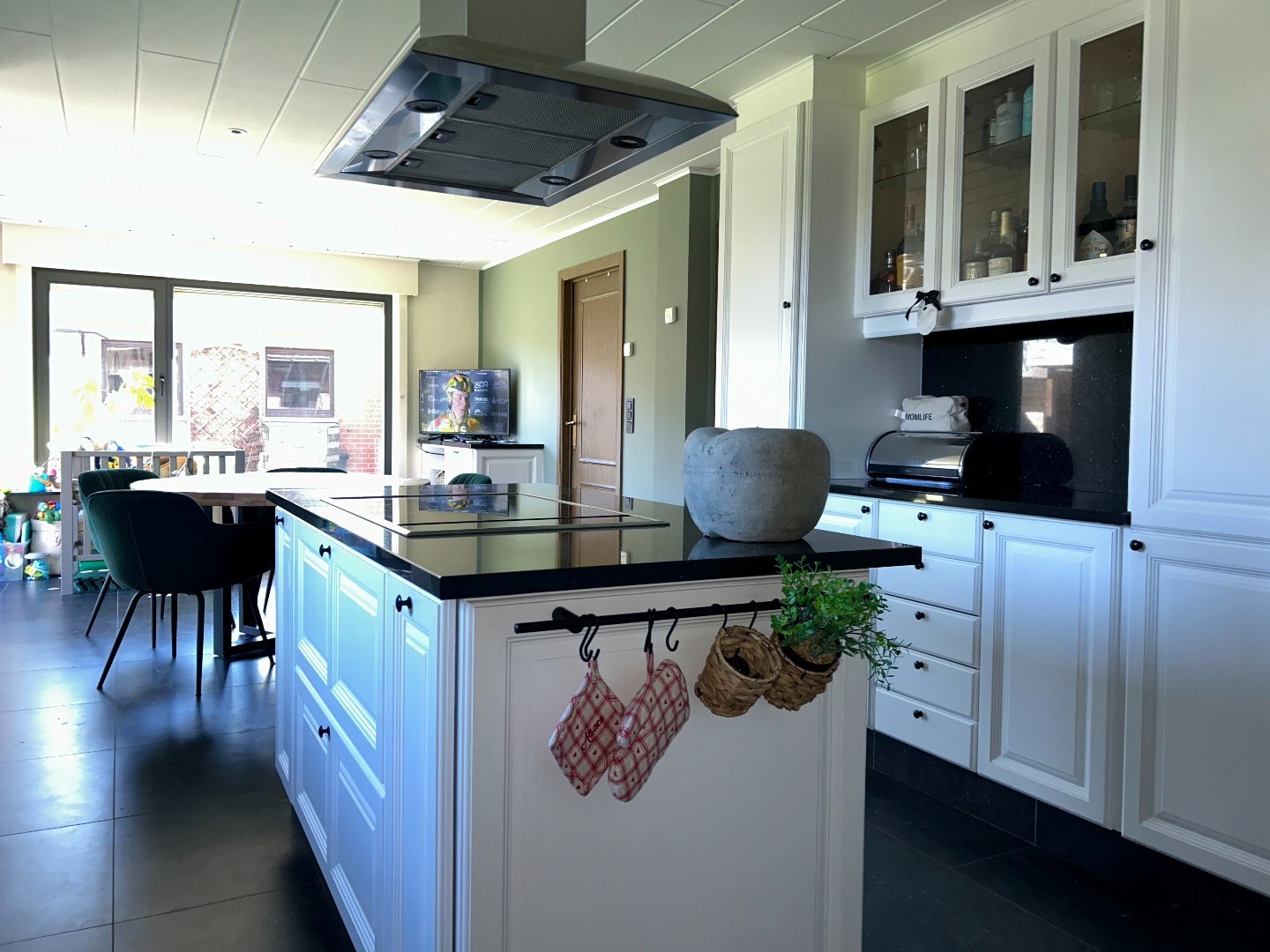 Instapklare woning met 3 slaapkamers, garage en tuin op 496m² 