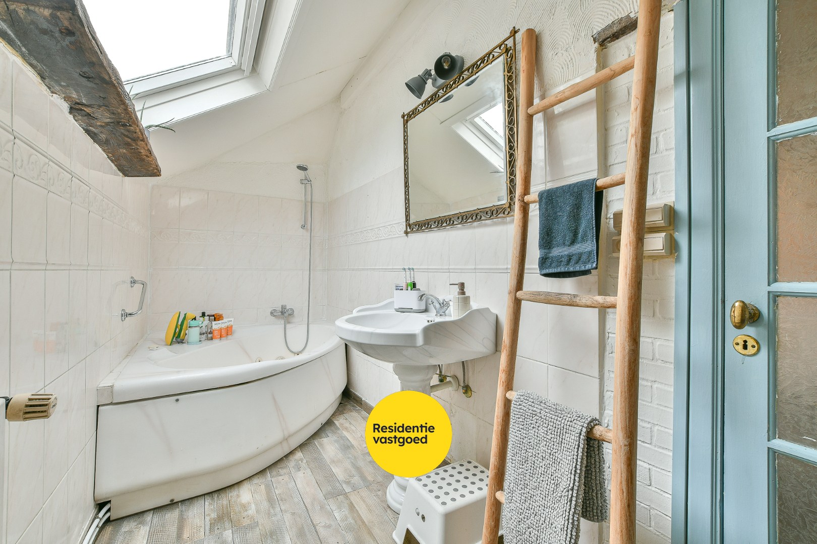 Charmante hoeve op 709m² in bosrijke omgeving aan de kust te koop! 