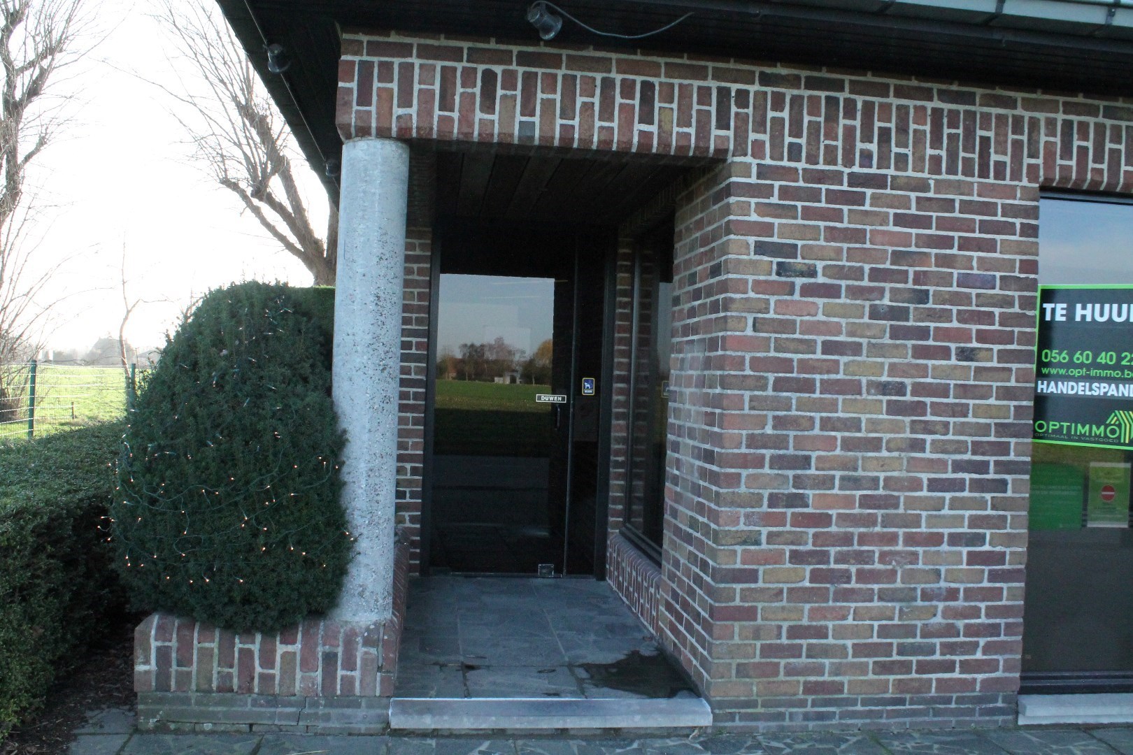 Commerciële ruimte van 134 m² met bijhorende parkingplaatsen 