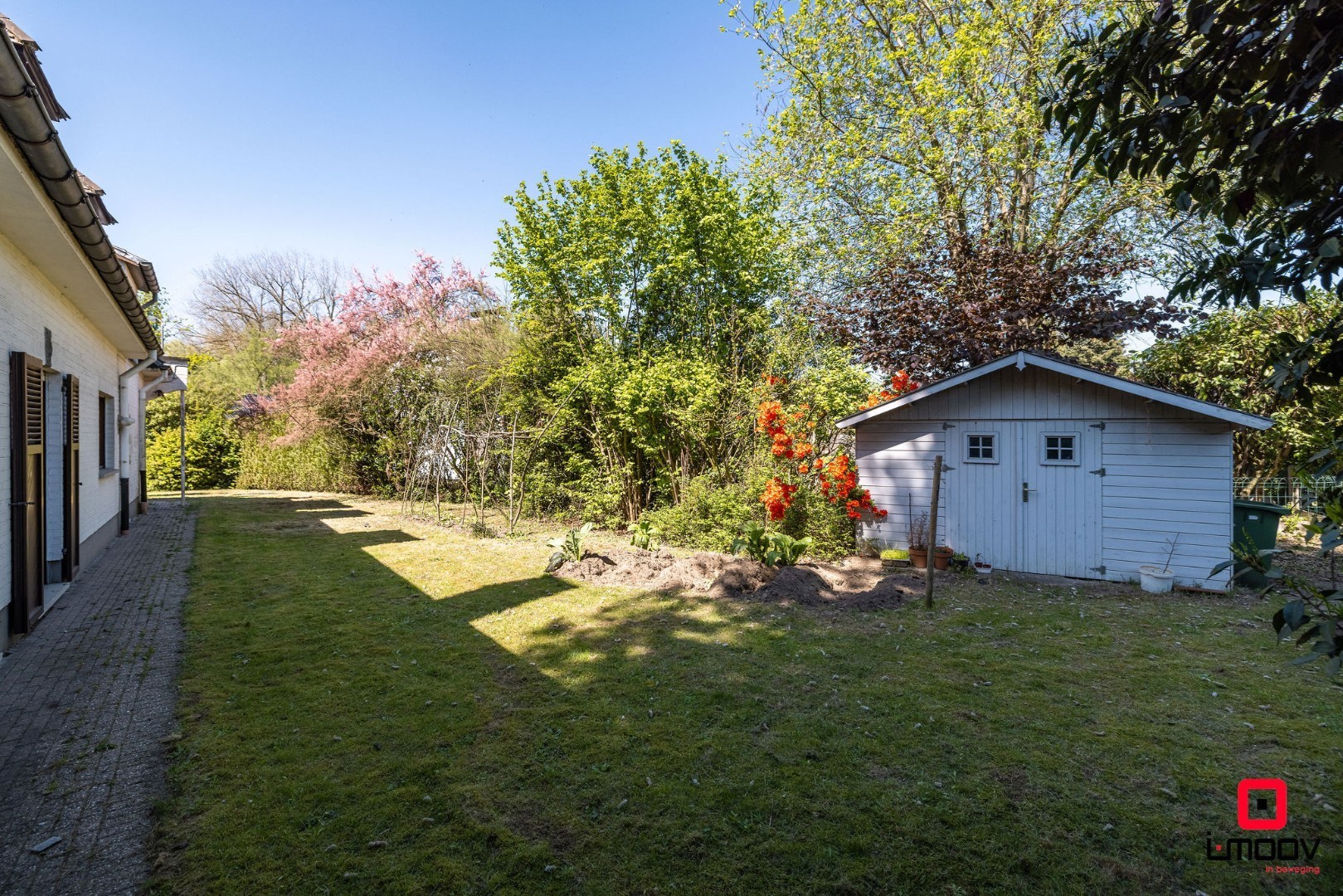 Karaktervolle villa met royale volumes op perceel van 1100m2 nabij de E40 